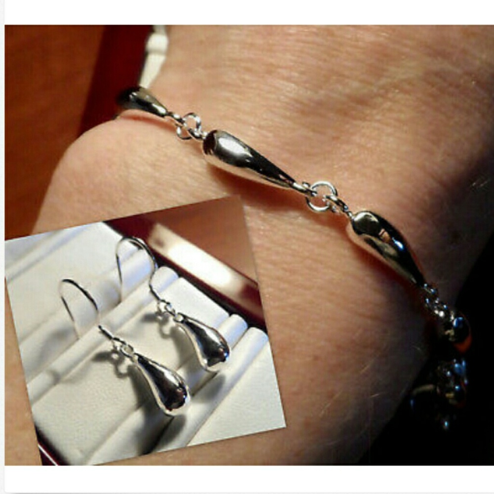 New Silver plated TEARDROP Necklace & Earrings Set